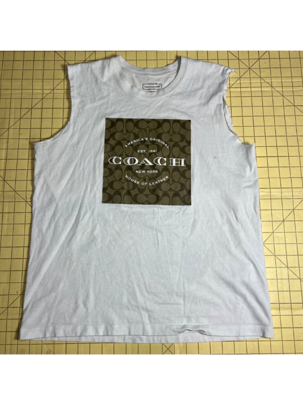 Coach Mens White Graphic Sleeveless T-Shirt 100% Cotton Made In Peru Size L - Picture 2 of 5